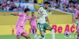 泰伦·卢：我也不知道第三节为啥崩了，这真的伤害了我们